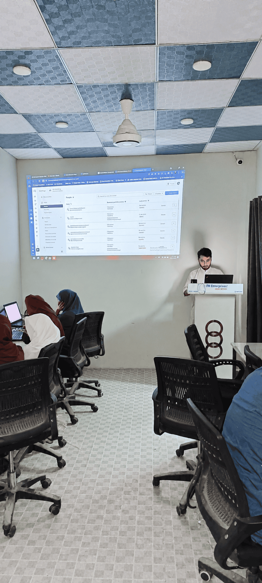 An SEO and web optimisation class at FMETP